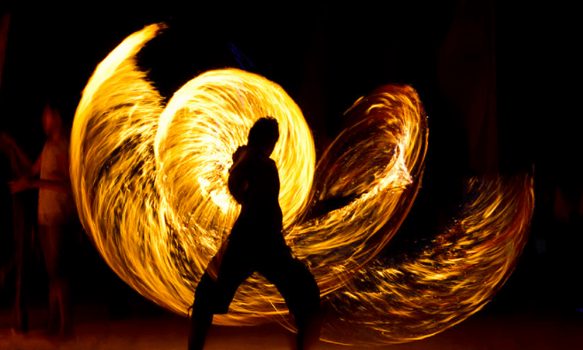 PRIVATE ALFRESCO DINING WITH LIVE MUSIC AND FIRE JUGGLER